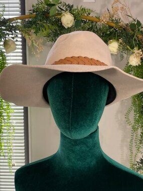 Below the Belt | Leon Hat
